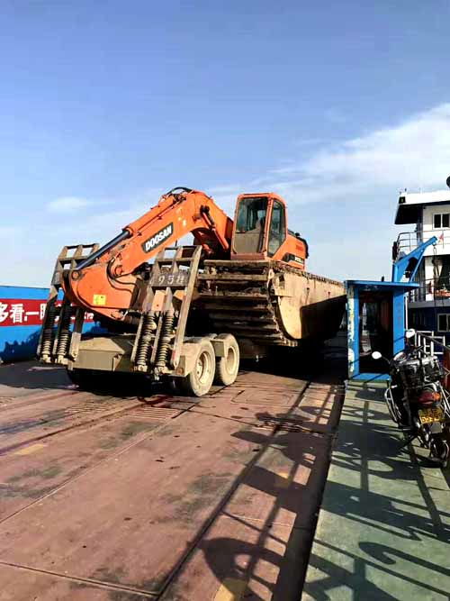 斗山 水上挖掘機(jī)出租改裝商丘浮箱底盤(pán)廠(chǎng)家